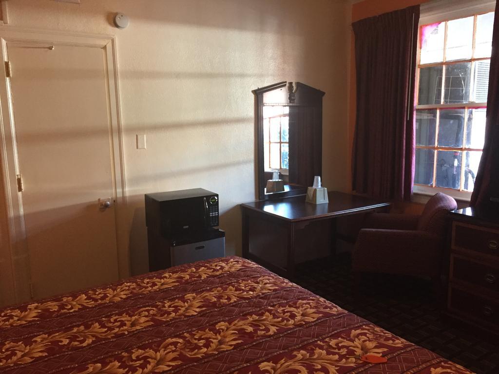 Budget Inn Downtown Mobile Bagian luar foto